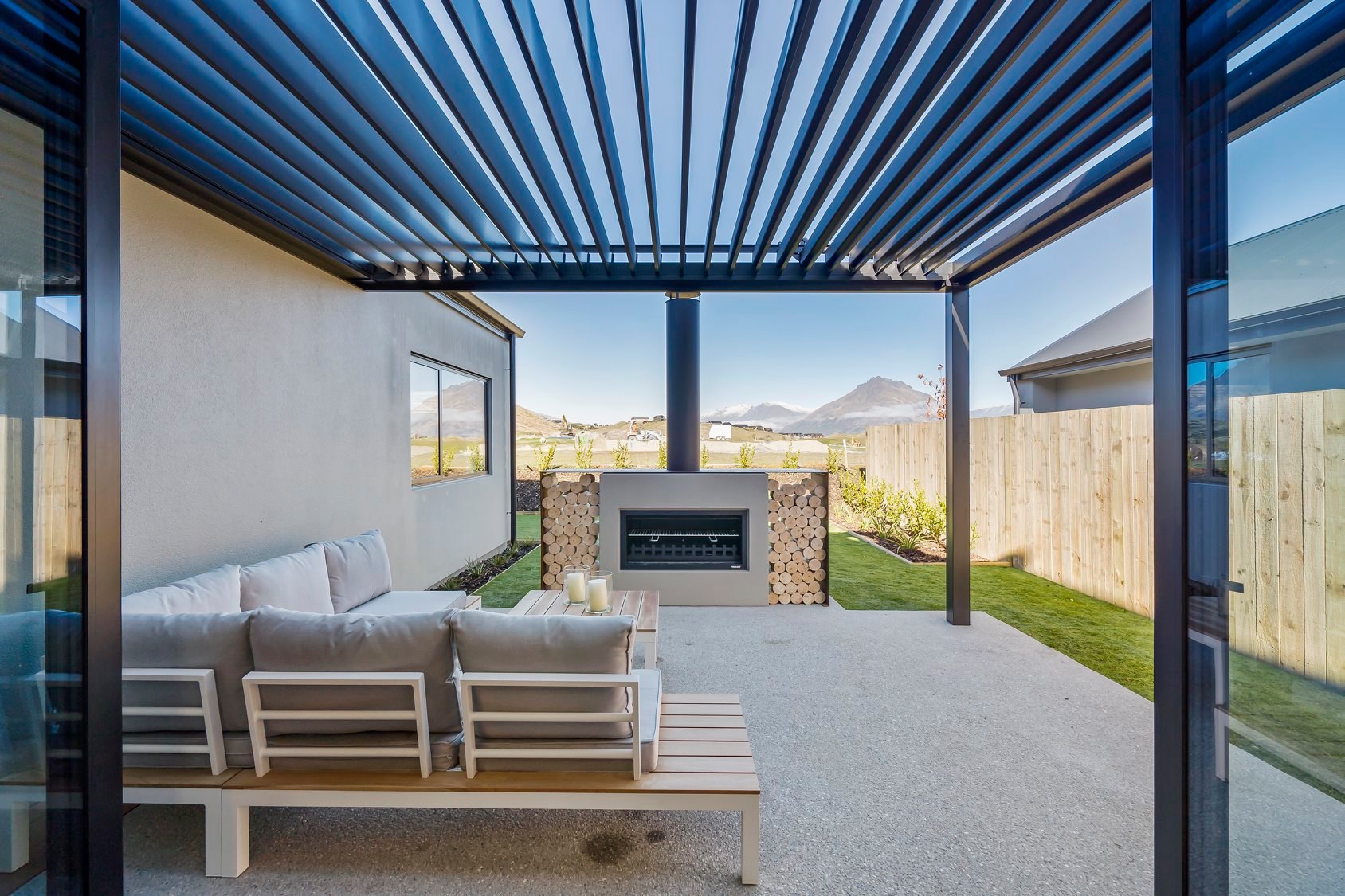 HomePlus Southland Bask Opening Louvre Roof in Satin Black for Jennian Homes Queenstown Showhome 2019 4